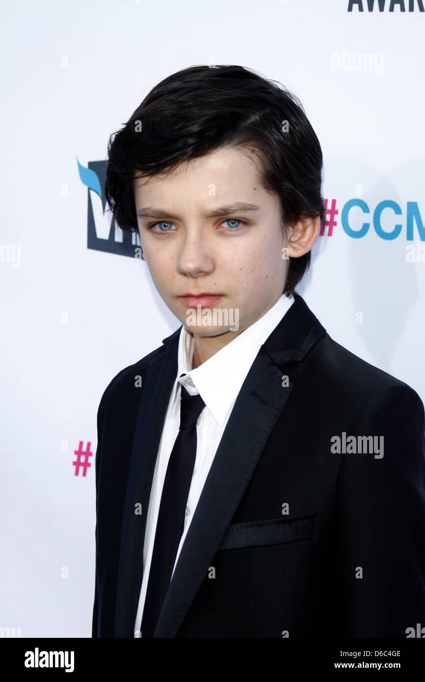 866x1390  Телешоу, сексуальное воспитание, Эмма Макки, HD обои | Пикпкс