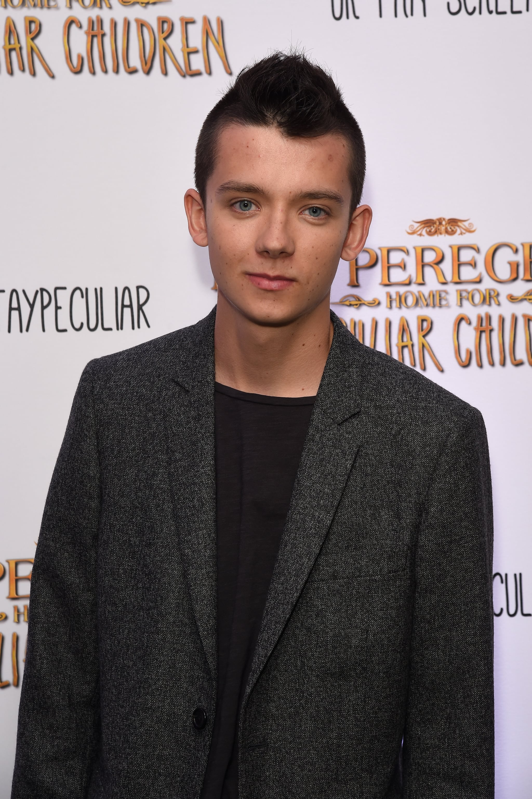 2048x3076  Asa Butterfield Le Decembre ширина Asa Butterfield Imágenes Por Zackariah | Imágenes Españoles Imágenes