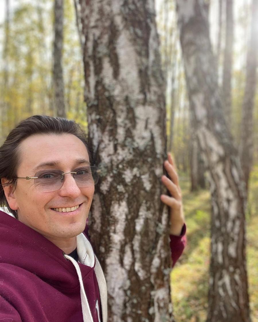 900x1125  Артист