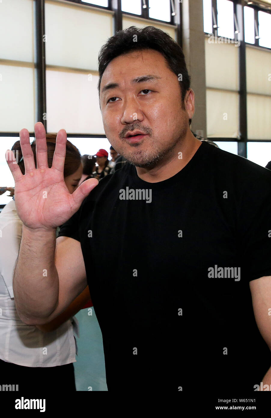 902x1390  MA DONG SEOK | Гамбар Гадис Кантрик, Гамбар, Гадис