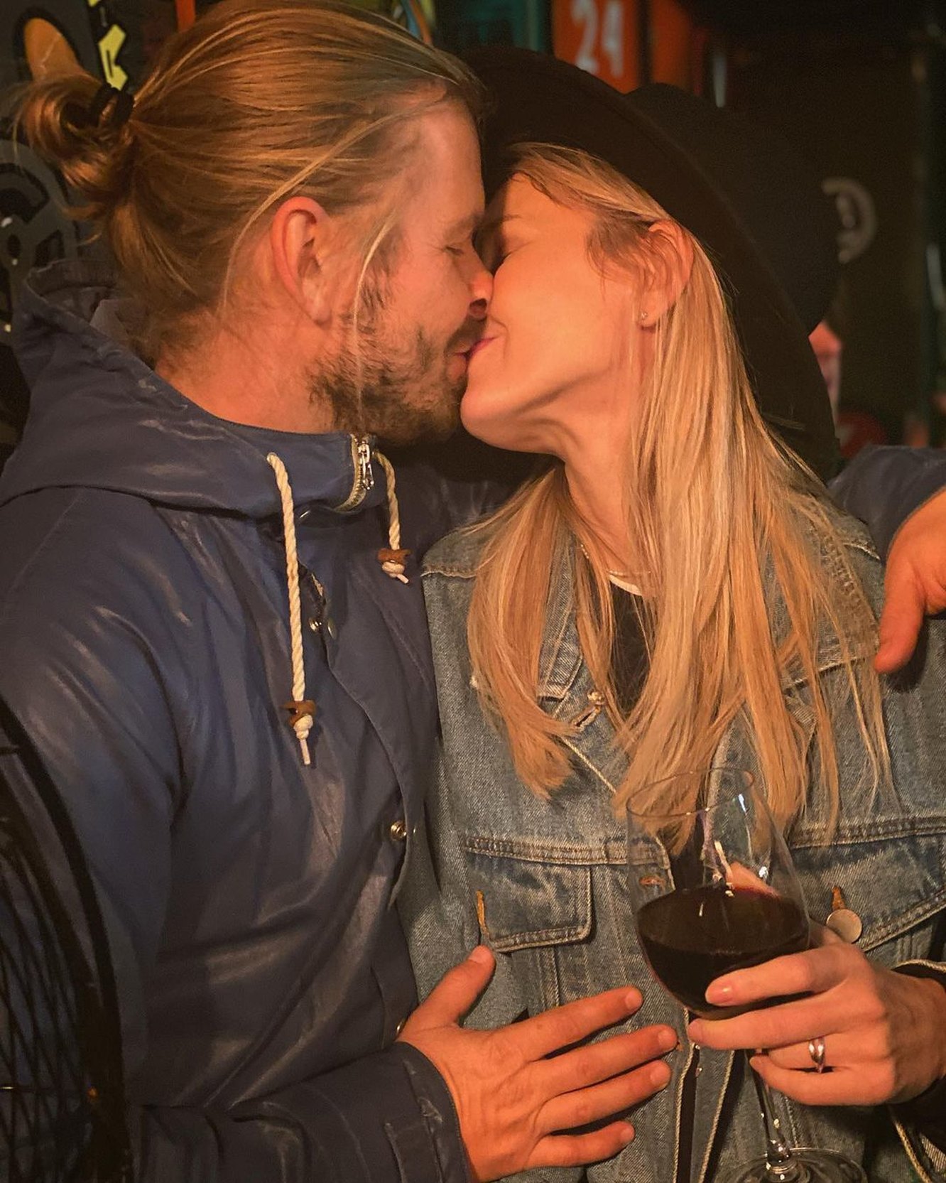 1332x1665  З -na geriala «kuхname». ЖЕНЩИНА