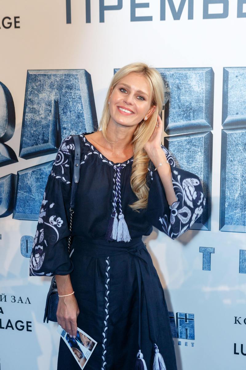 800x1200  Актрисарэринак -кухеса -в Бикини оошнула на ядз Степень