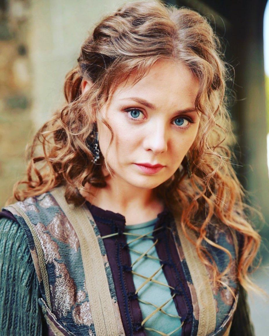 927x1159  Звезда «Мажора» Карина Разумовская тайно вышла замуж за старого друга, с  которым училась в школе