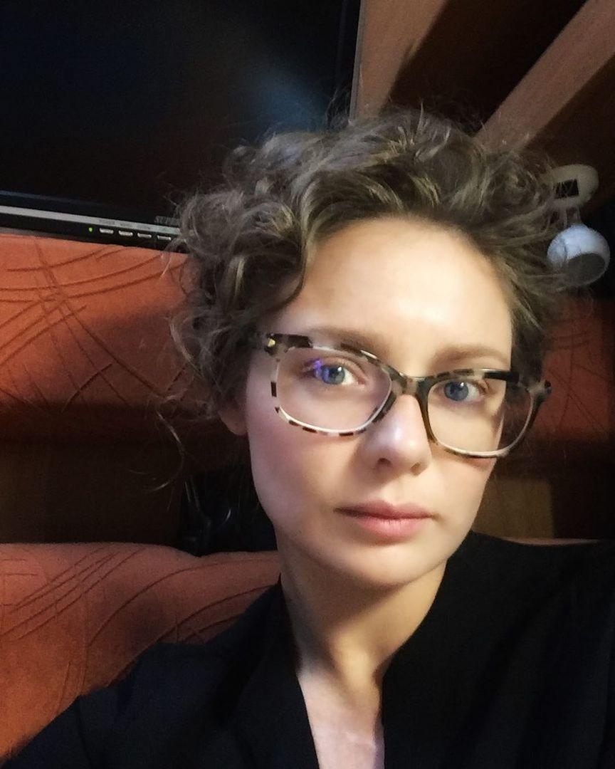 864x1080  Звезда «Мажора» Карина Разумовская впервые поделилась снимком со своим  сыном | Otkrito.lv