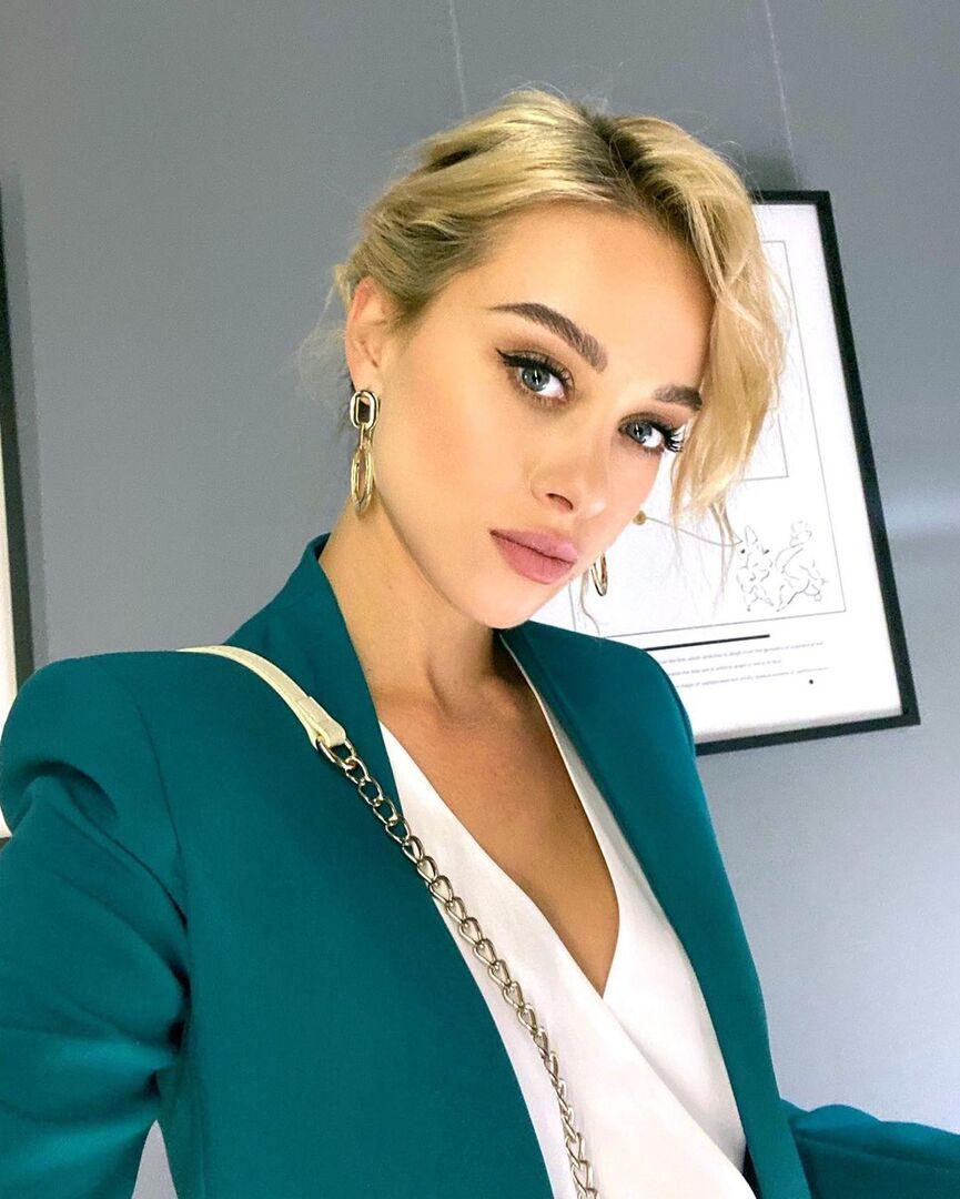 865x1080  Эксклюзив PEOPLETALK. Актриса Юлия Франц откровенно о пластике и хейтерах