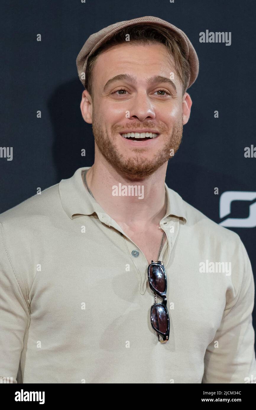 866x1390  Kerem Bursin -fotos und -bildmaterial в Hoher auflösung -Alamy