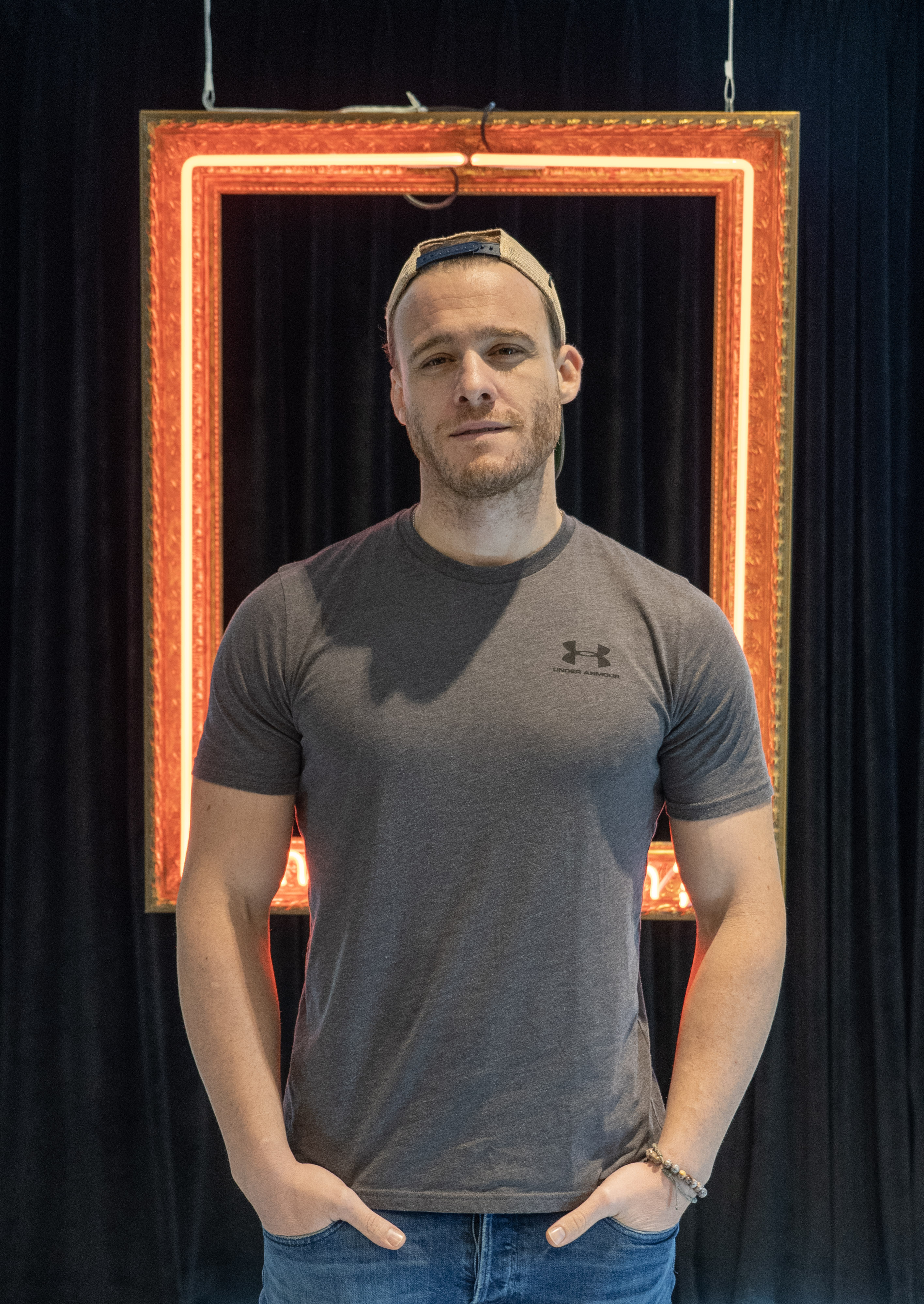 2832x3996  Heforshe Türkiye празднует свой 8 -й день рождения вместе с адвокатом Heforshe Крема Бюрсина и молодежью по всему Тюркие