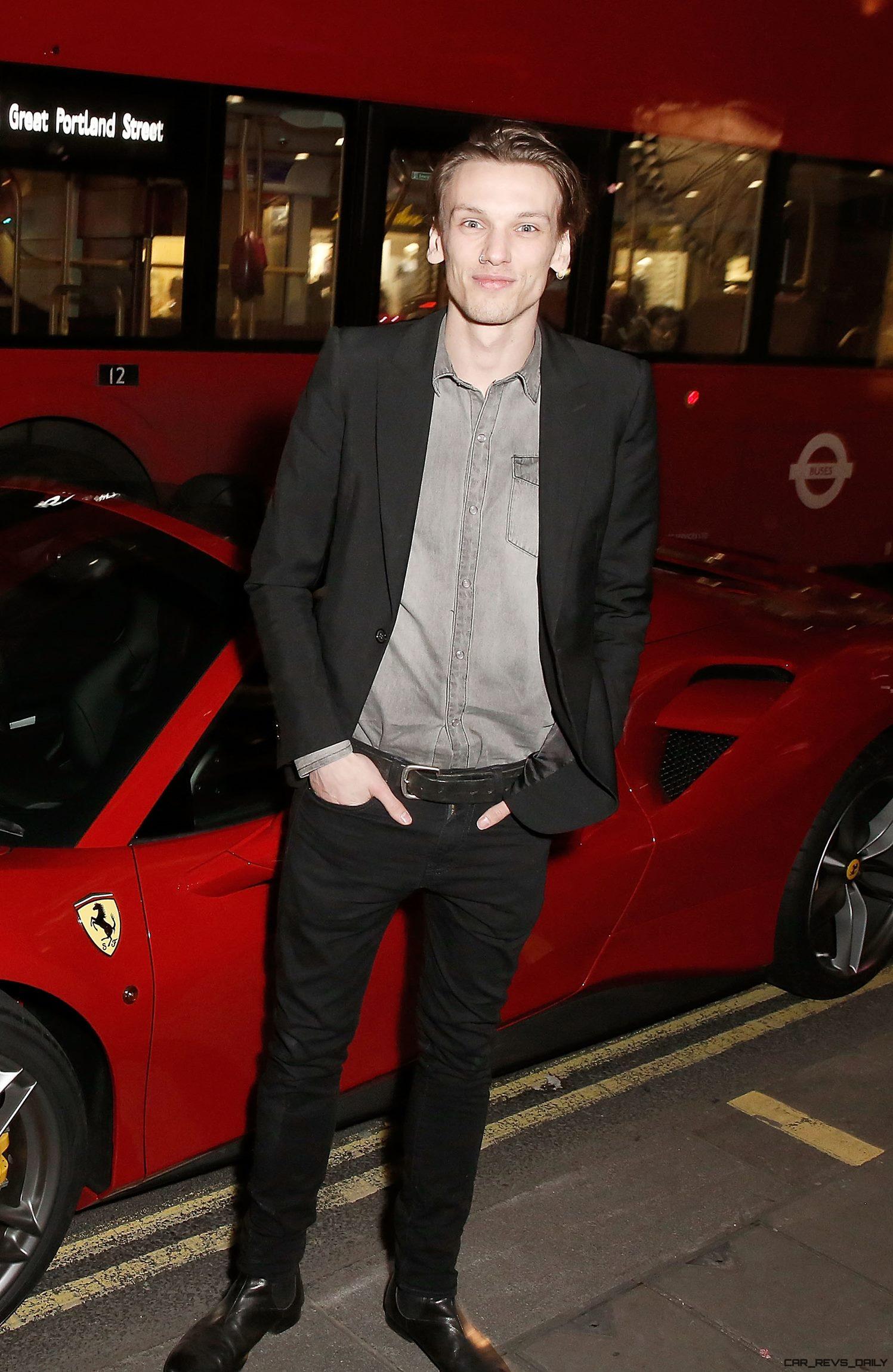 1497x2300  Джейми Кэмпбелл Бауэр перед Ferrari на выпуске Великобритании Ferrari 488 Spider в магазине часов Swatzerland, Лондон