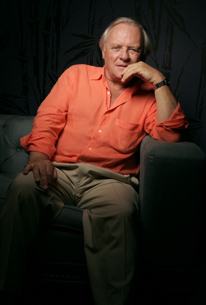 811x1200  Скачать улыбающиеся обои Энтони Хопкинса | Wallpapers.com