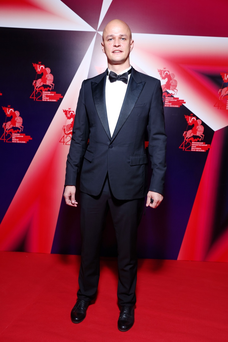 800x1200  Юрий Колокольников - знаменитый актер. Пригласить Юрия Колокольникова  ведущим на корпоратив, свадьбу, юбилей. Участие актера в рекламе, съемка в  рекламе, контакты.