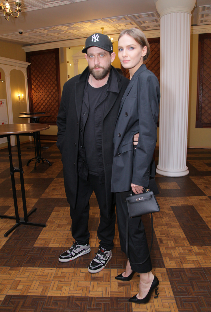 730x1080  Папина копия»: Маруся Фомина и Алексей Киселев показали подросшую дочь на  обложке журнала | WMJ.ru