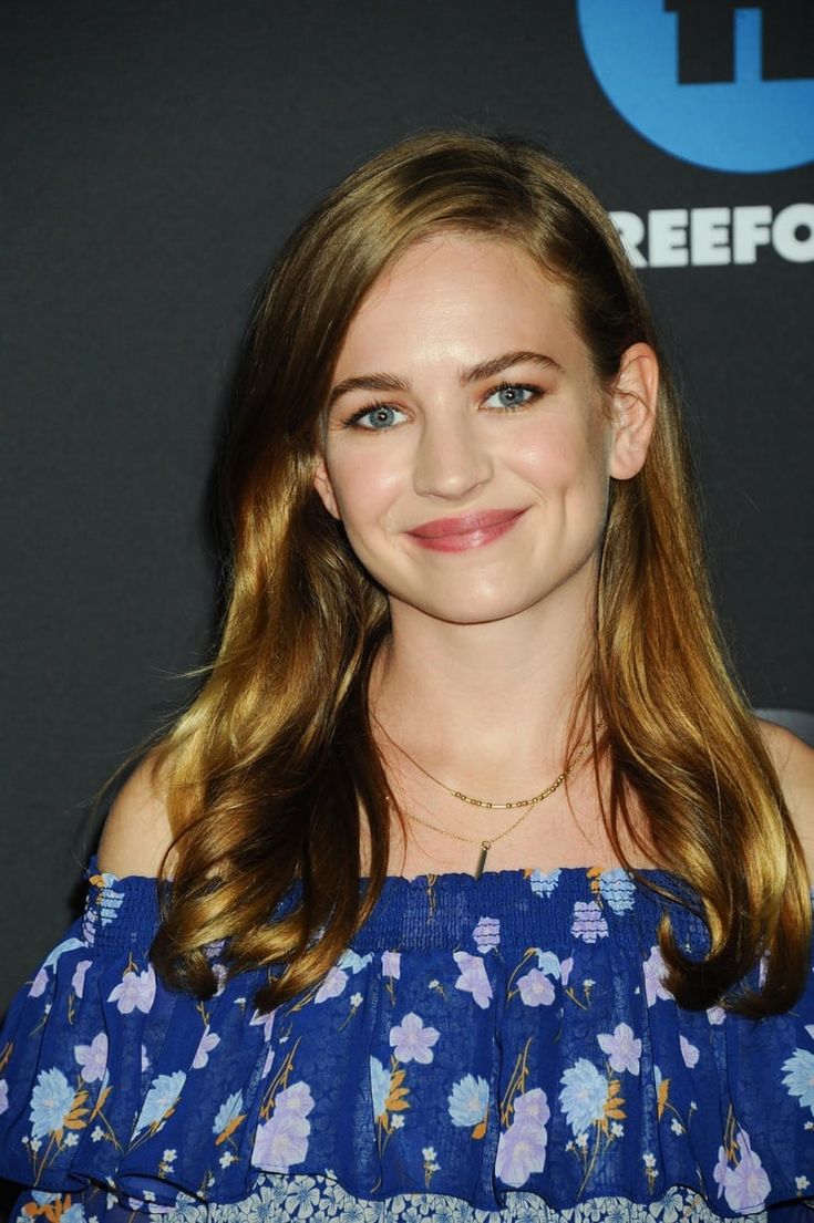 735x1105  Бриттани Робертсон Hi -Res stock Photography и Images - Alamy