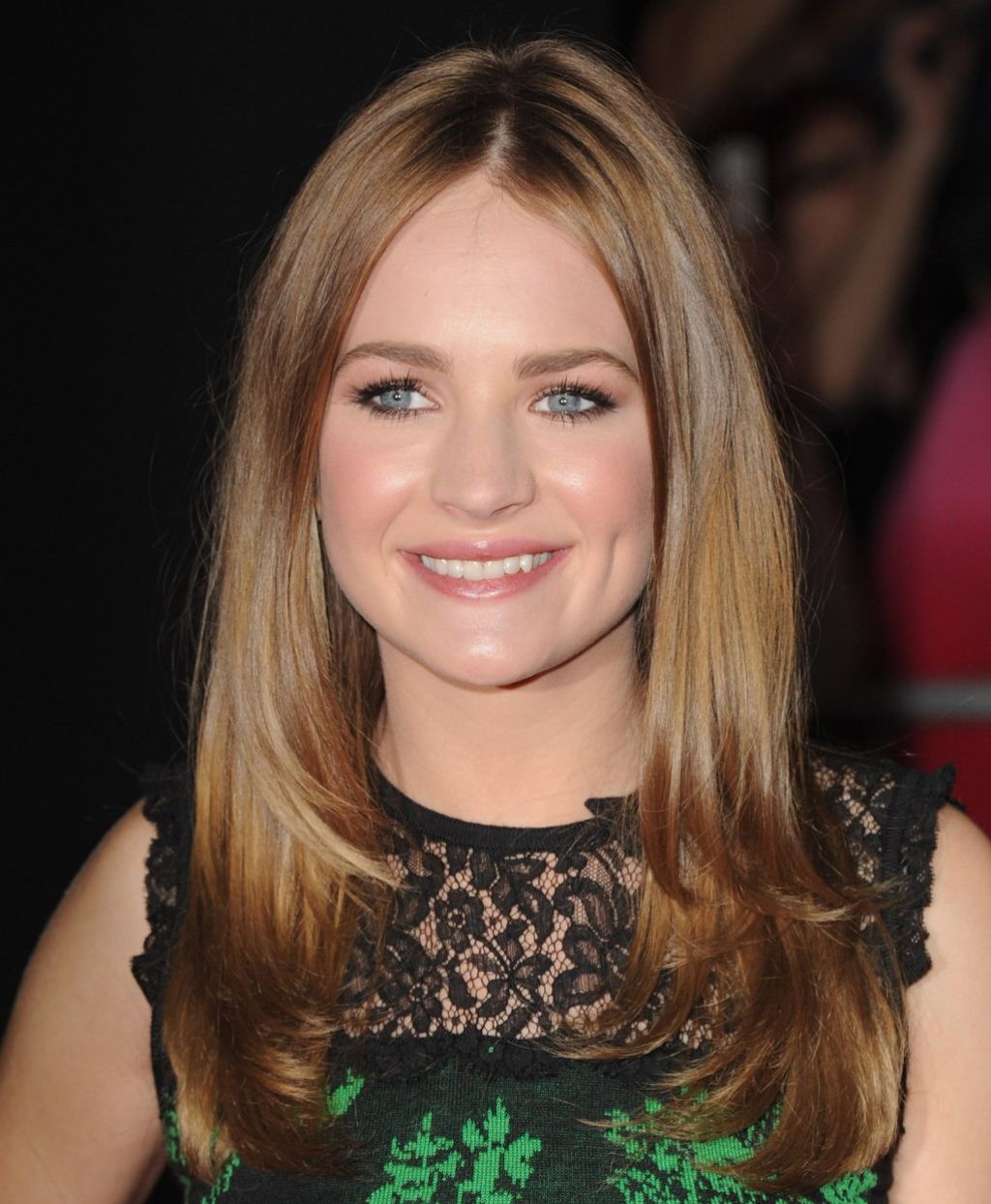 1024x1244  Обои идентификатор: 414229 / Movie Tomorrowland Телефон Обои, Бриттани Робертсон, 1080x1920 Скачать бесплатно