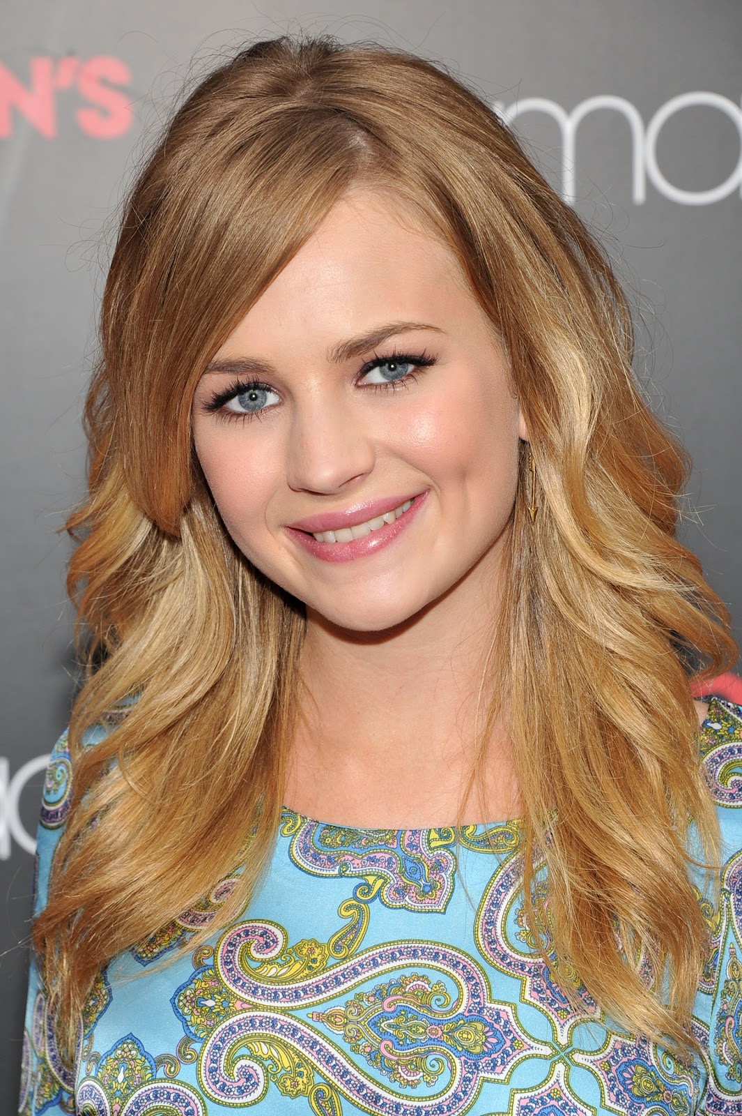 1065x1600  Фотогалерея Бриттани Робертсон - 211 Высококачественные фото | Место