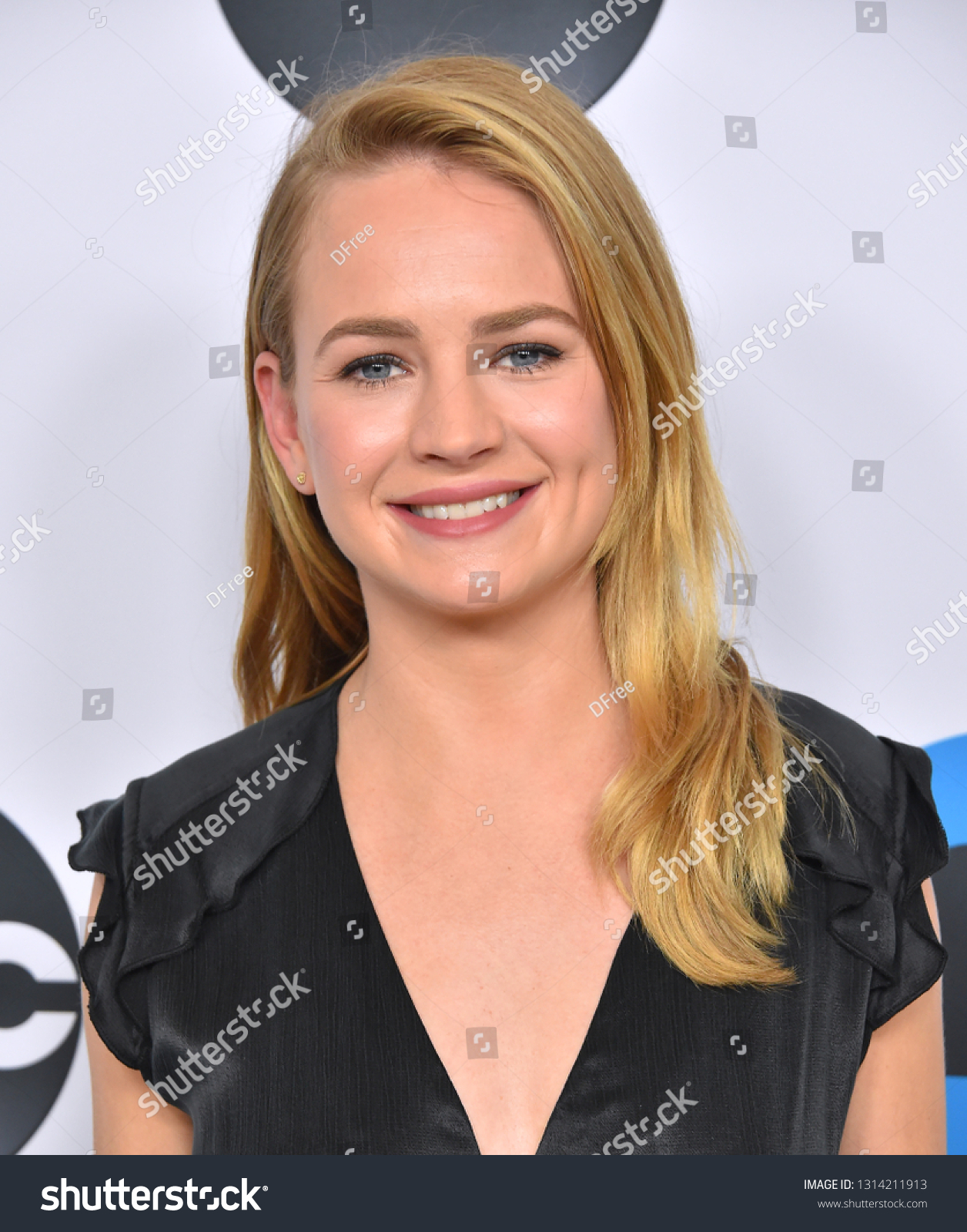 1256x1600  Бритт Робертсон Обои от Елена_GILBERT - Скачать на Zedge ™ | AE91