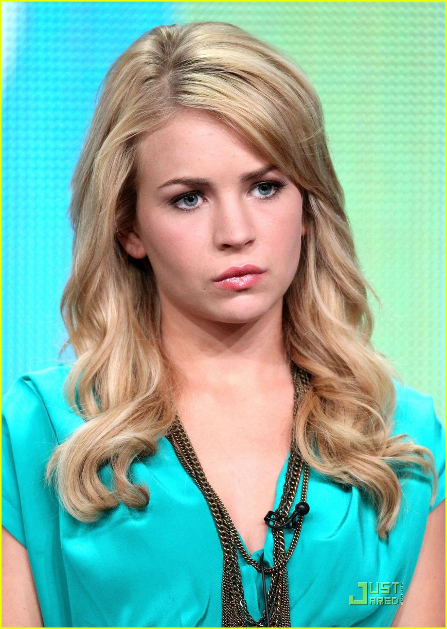 869x1222  Бритт Робертсон Banque de Photographies et D'Image