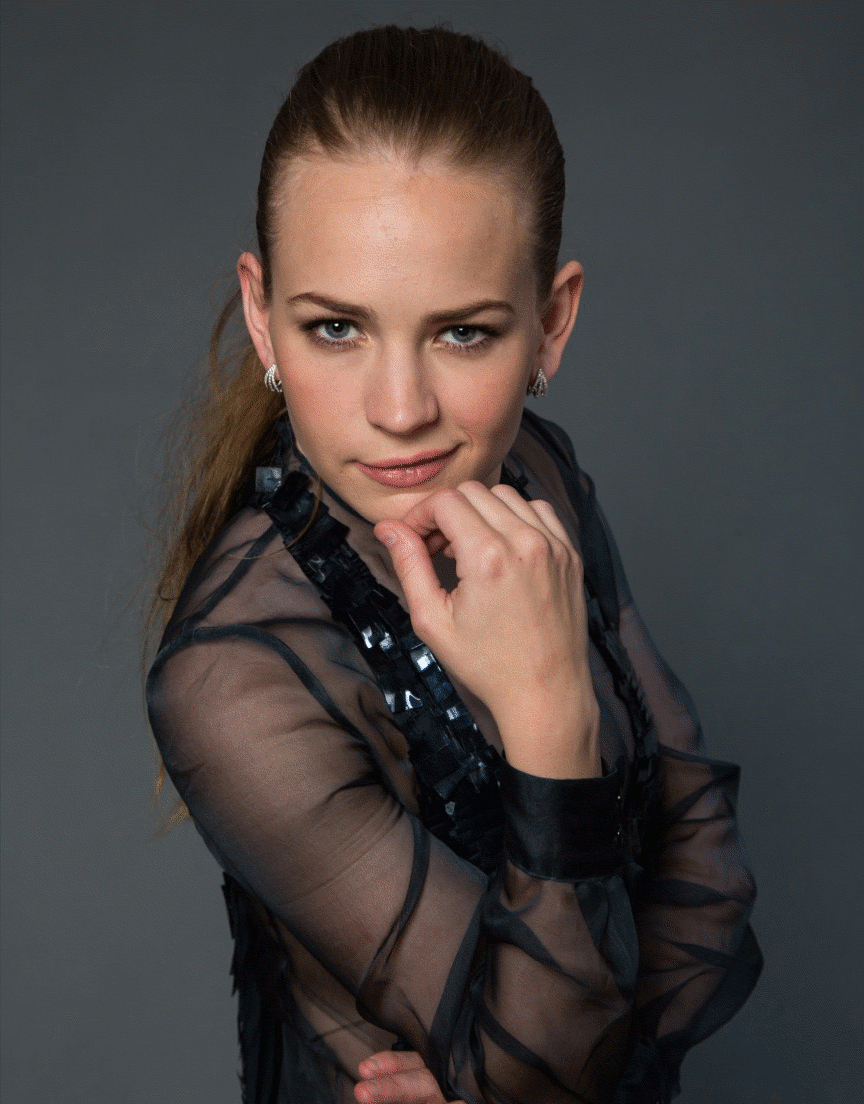 864x1104  Бриттани Робертсон Имаген с Бритт Робертсон Пор Беркли44 | Imágenes Españoles Imágenes