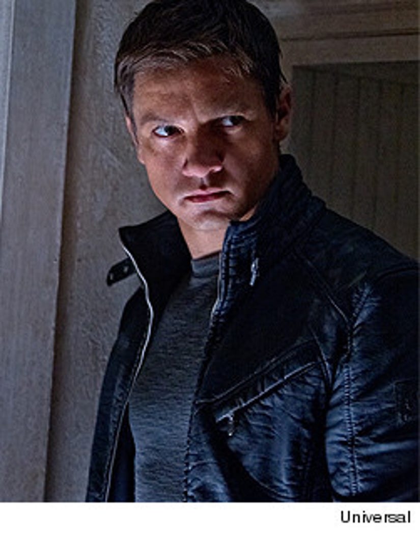 825x1052  Обои Винд -Ривер, Элизабет Олсен, Джереми Реннер, 1 -й пейлм, фильмы № 12942