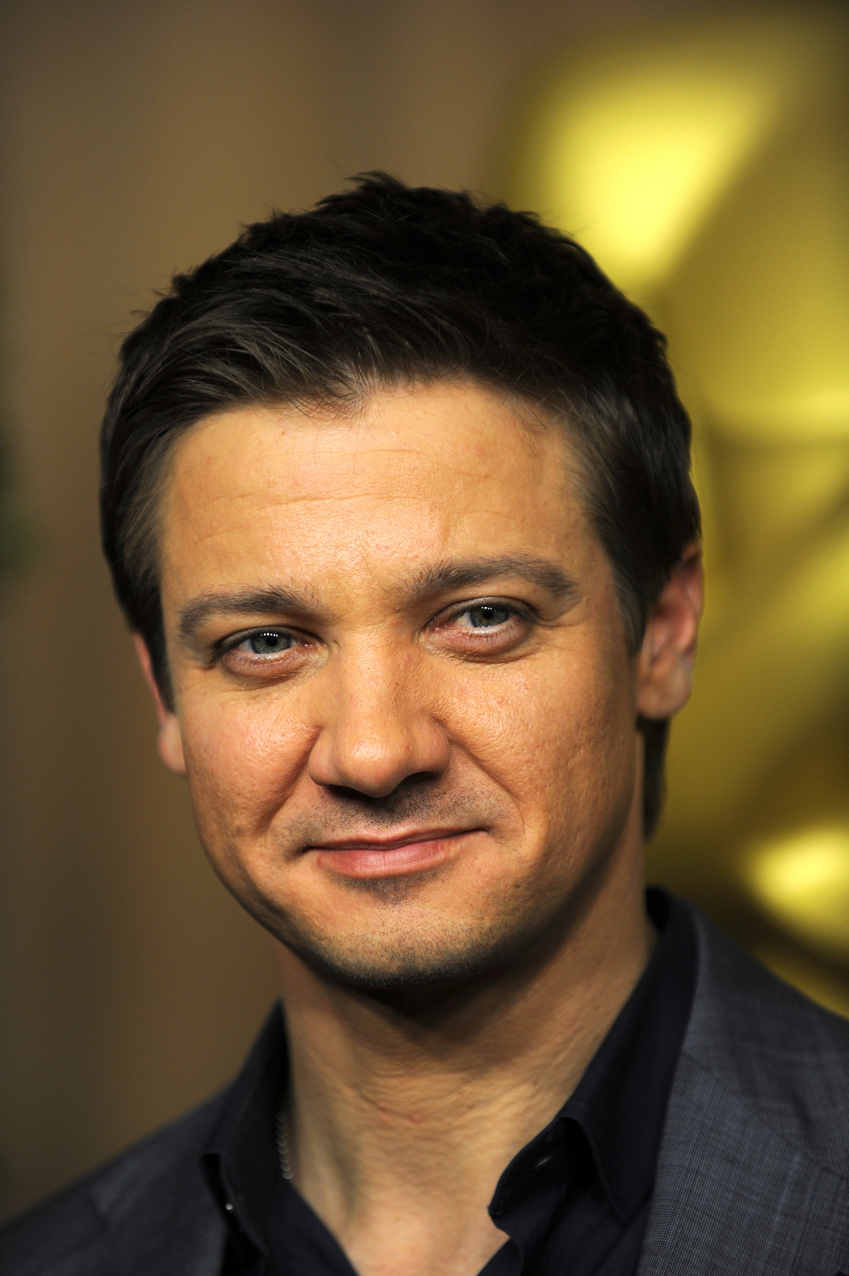 1703x2560  Эми Адамс Джереми Реннер Прибытие 4K 8K обои в разрешении 720x1280