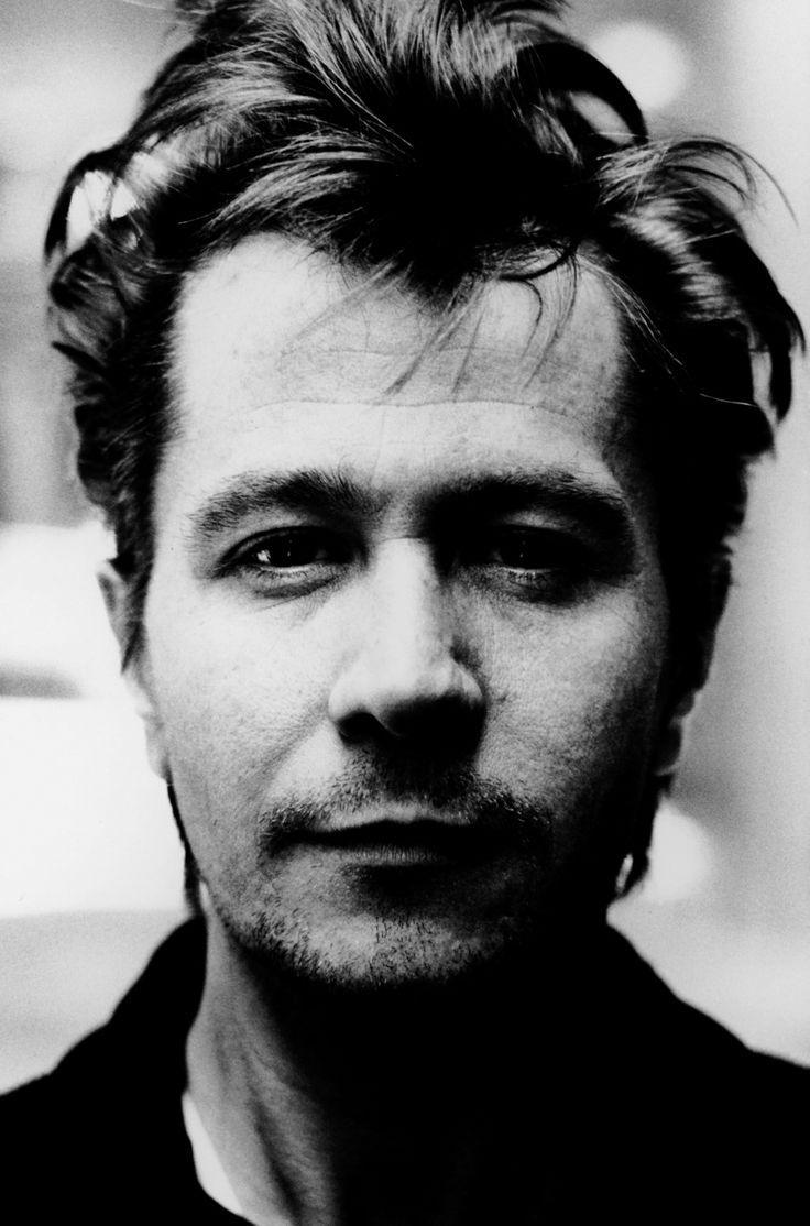 736x1114  Скачать Gary Oldman English Celebrity Wallpaper | Wallpapers.com