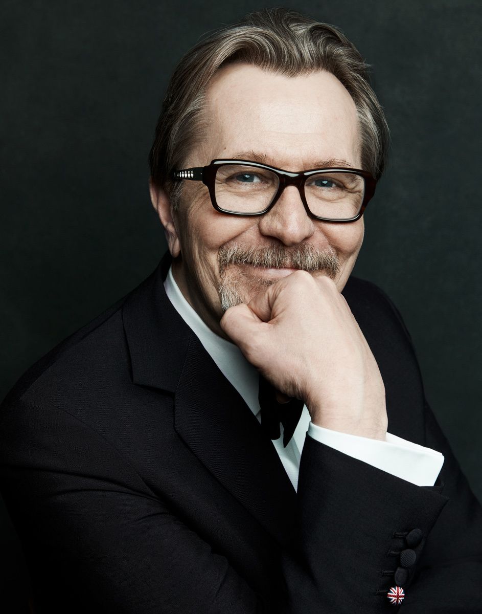 943x1200  У меня была завидная карьера, но карьера ослабла »: Гэри Олдман предлагает исчезнуть к черному в актерских ролях | Ярмарка Тщеславия