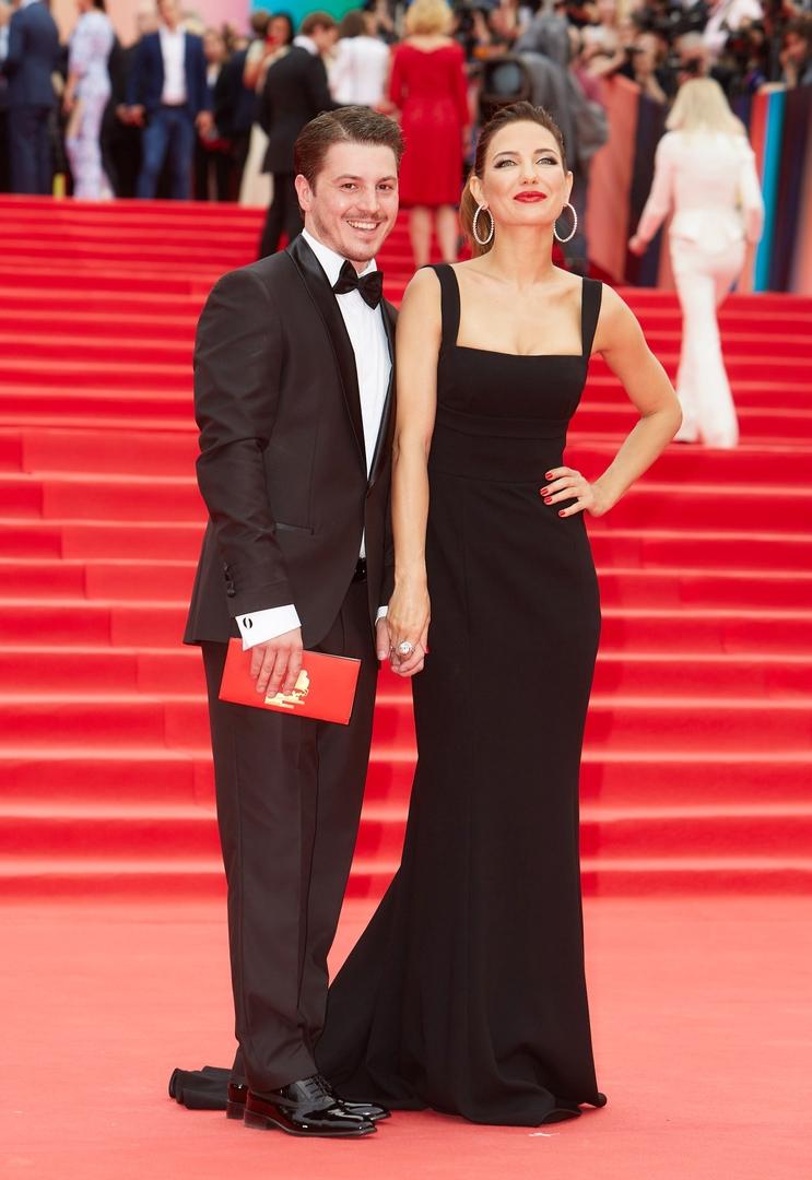 743x1080  Личная жизнь Гелы Месхи | Воссоединения, Актер, Романы