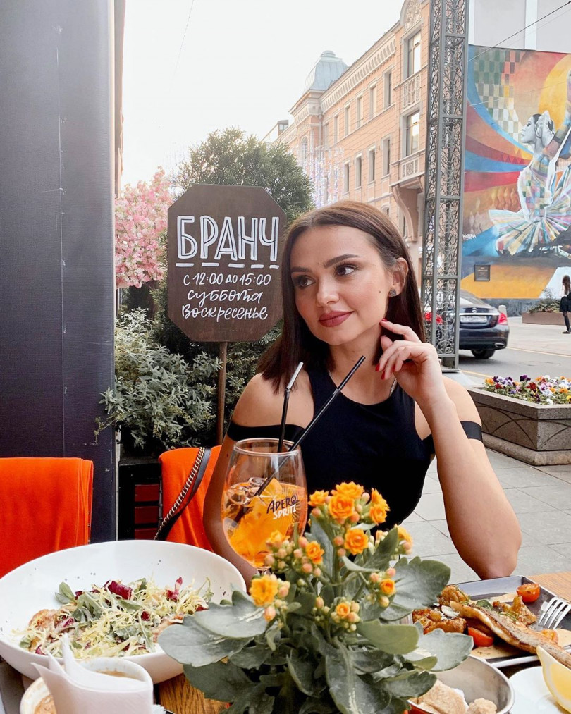 810x1013  Новой возлюбленной Гелы Месхи стала бывшая жена солиста Uma2rman Сергея  Кристовского