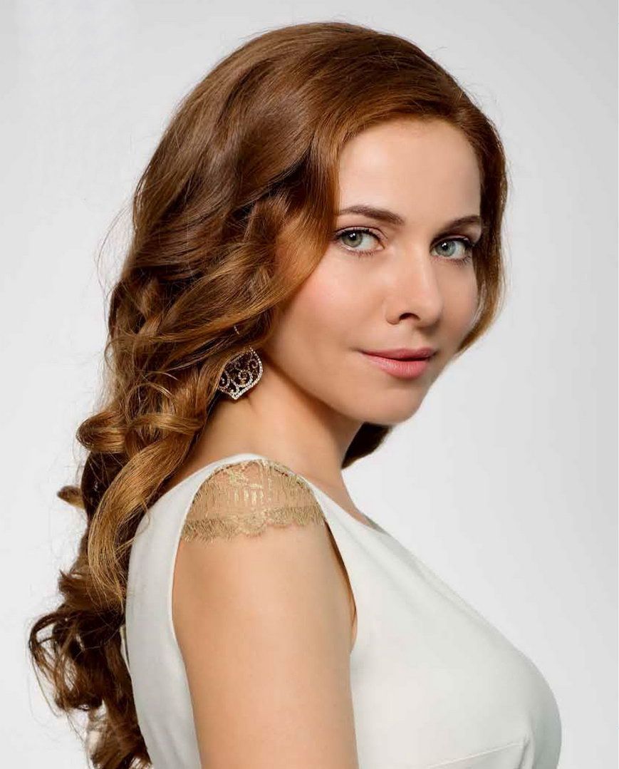 869x1079  Ей возраст ни по чем»: 44-летняя актриса Екатерина Гусева, роли,  муж-бизнесмен и новый проект в ее творчестве | Люди и эпохи | Дзен