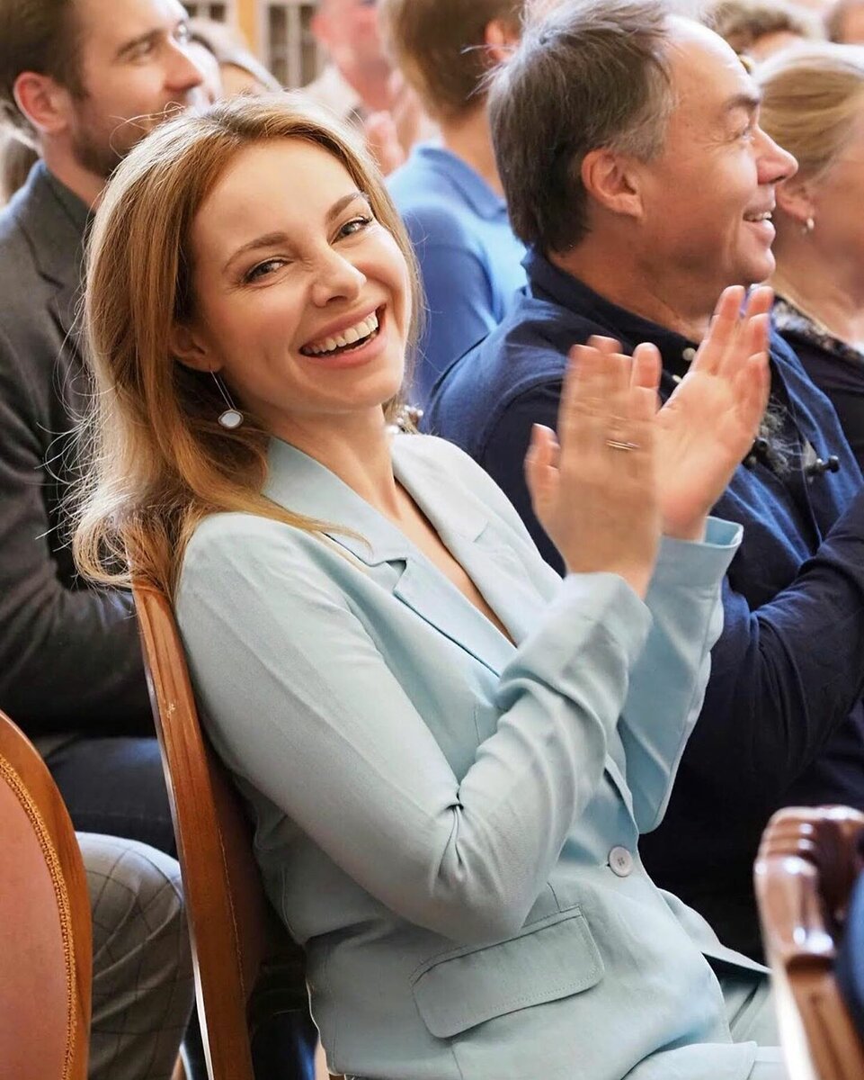 961x1200  Екатерина Гусева (Ekaterina Guseva) в фотосессии для журнала Maxim Россия  (Май 2004)