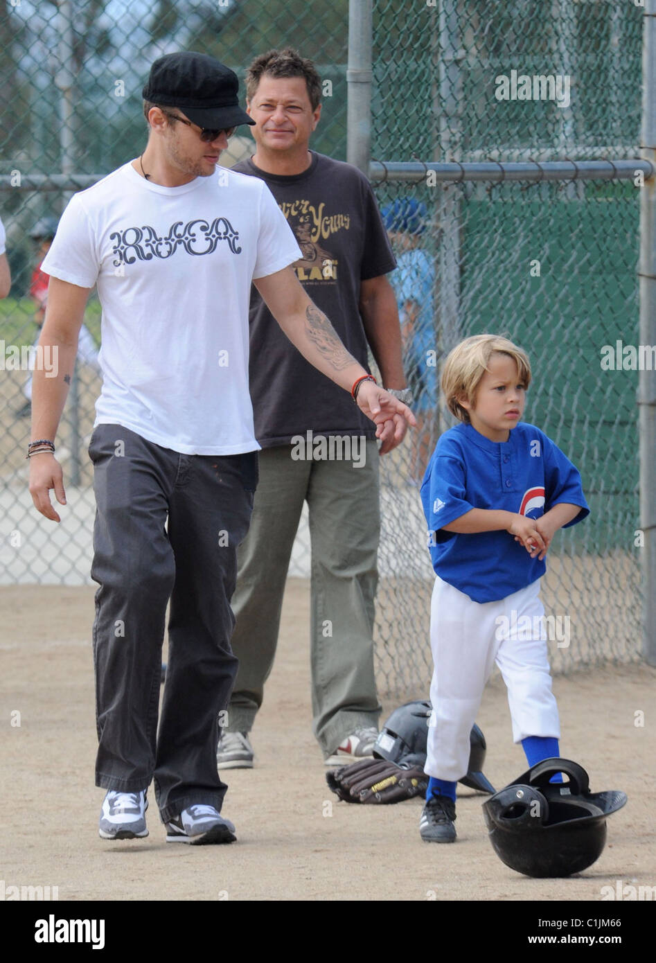 947x1390  Райан Филипп неофициальный