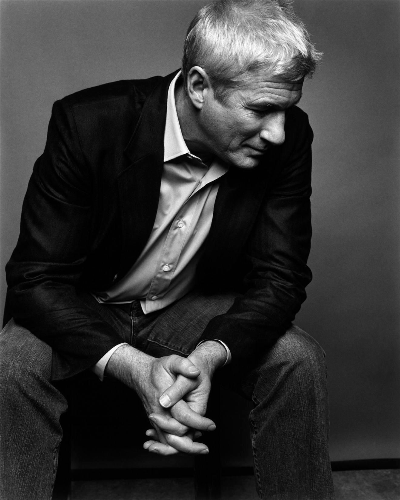 1320x1650  Скачать Ричард Гер Хачико - сказкие обои собаки | Wallpapers.com