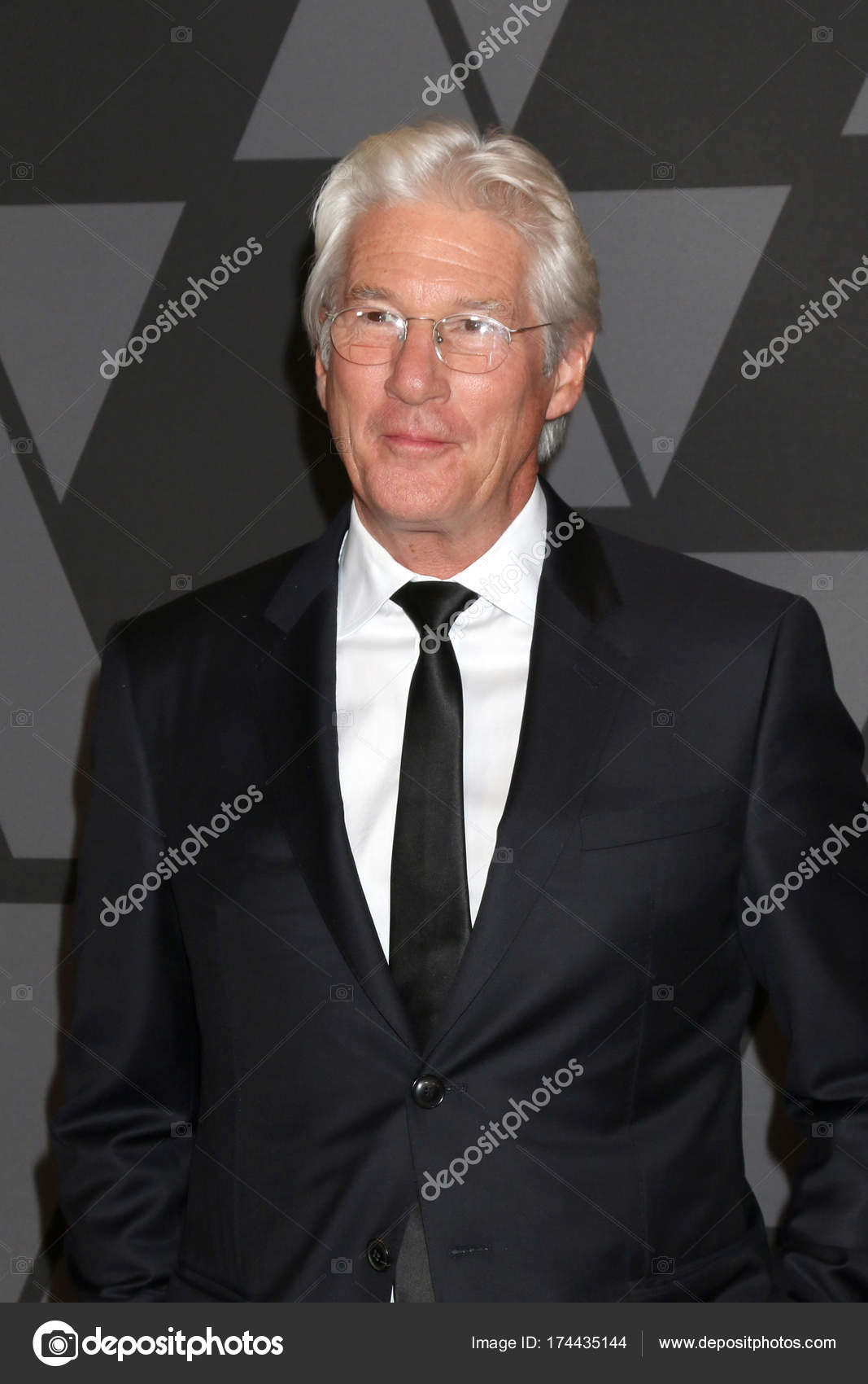 1067x1700  Хачи: сказка собаки (2009) - Фотогалерея - IMDB