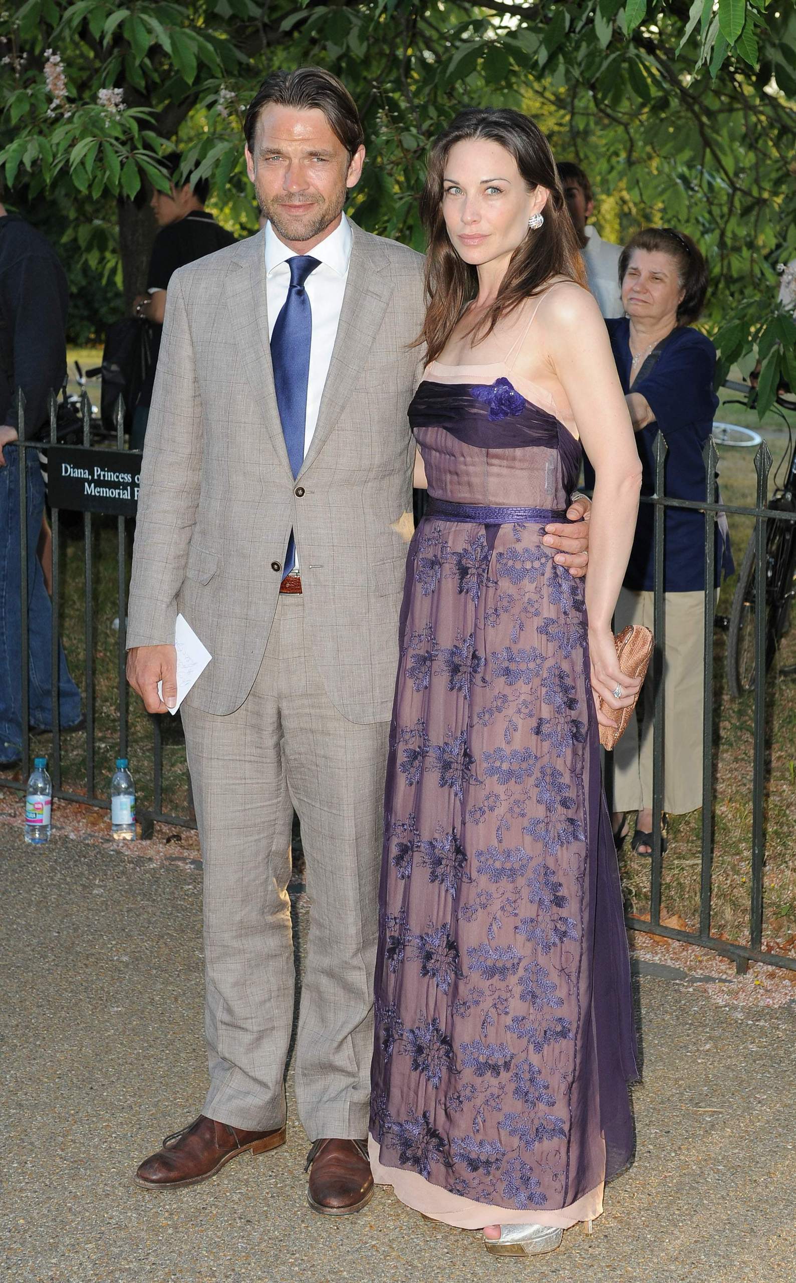 1589x2560  Клэр Форлани Фильмы Imágenes Por Leupold | Imágenes Españoles Imágenes