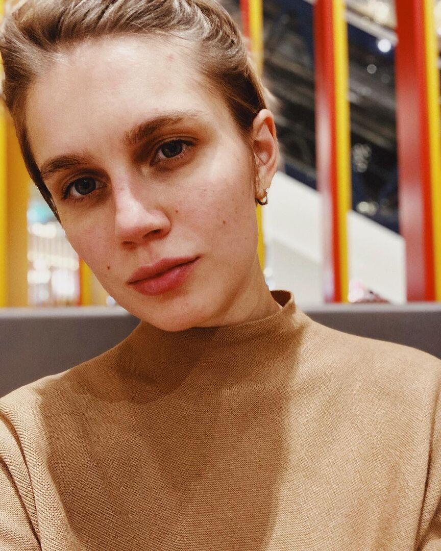 864x1080  Дарья Мельникова открыла клуб для мам - Звезды - WomanHit.ru