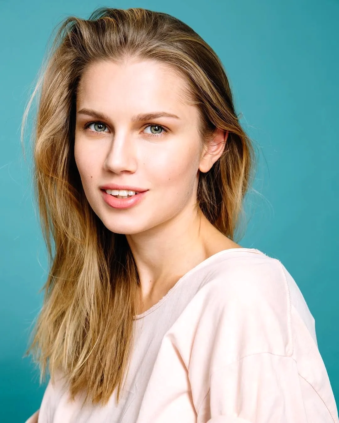 1080x1349  Дарья Мельникова Папины дочки фото: Лысая актриса Мельникова из \"Папиных  дочек\" сразила эпатажным фото: поклонники в большом шоке от увиденного –  17.05.2019 | Диалог.UA