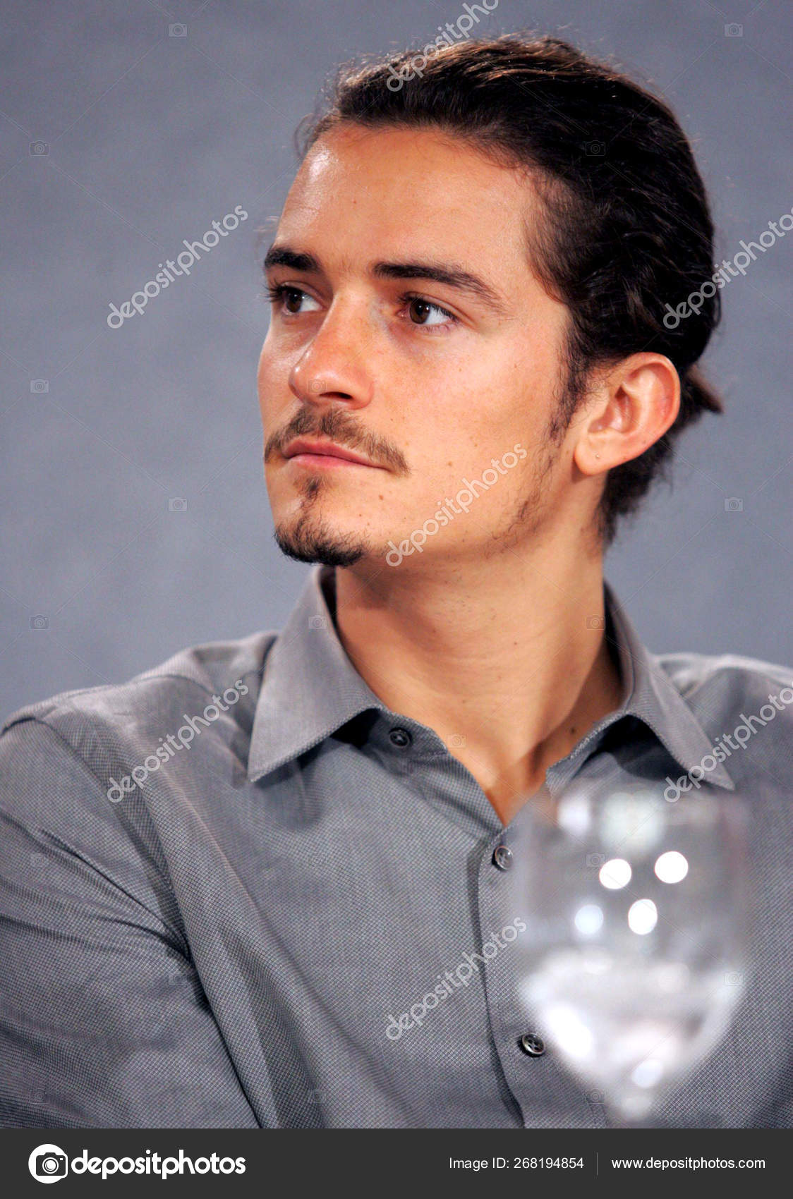 1124x1700  Этот файл PNG о фильмах, Орландо Блум - Орландо Блум Обои № 9 PNG Image | Прозрачный PNG скачать бесплатно на SeekPng