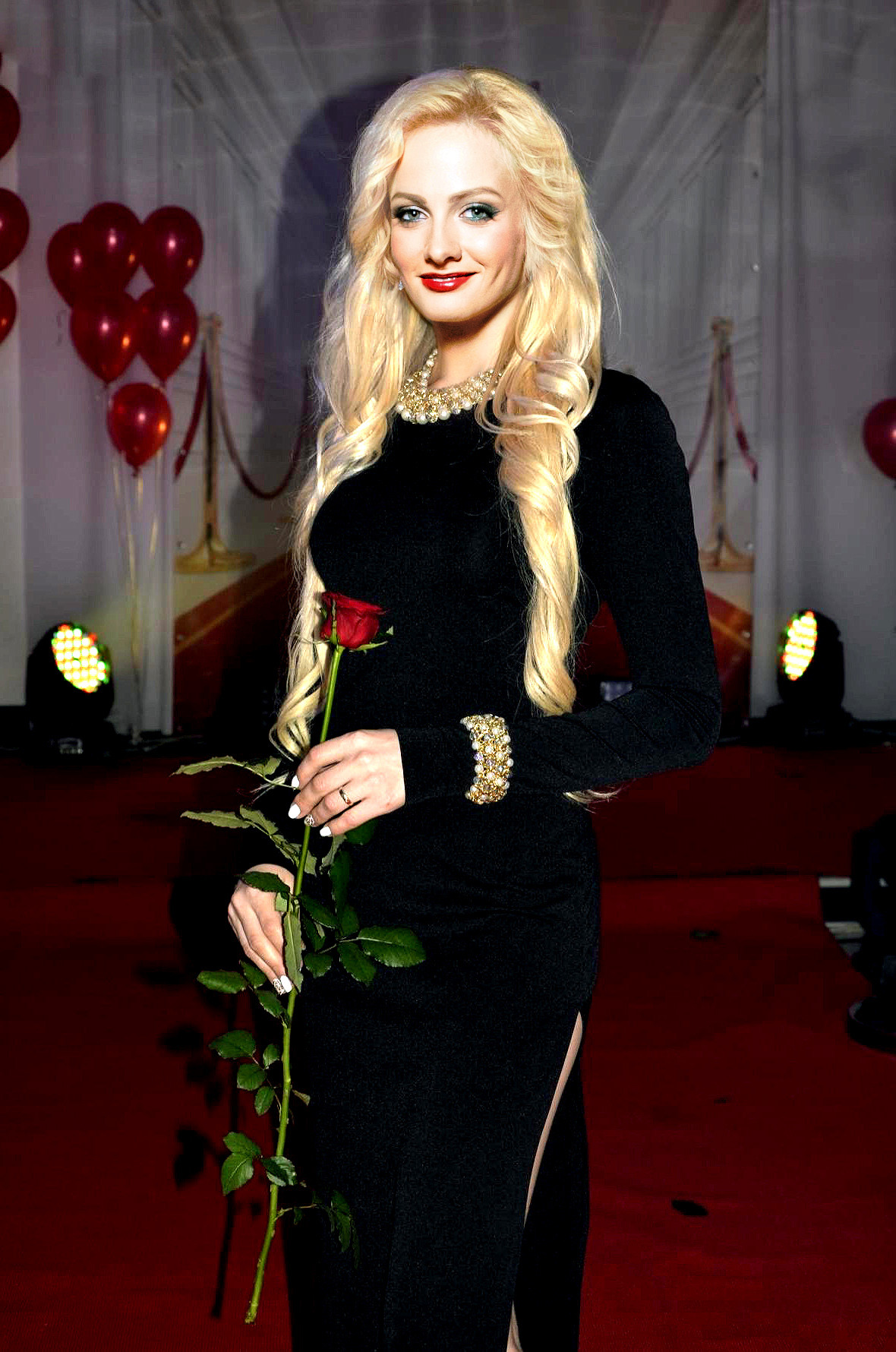 1180x1780  Полина Максимова удивила пикантным снимком мамы | STARHIT