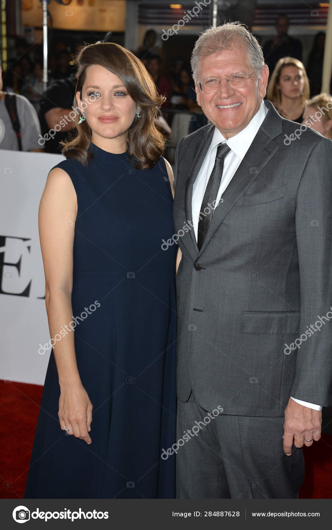 1065x1700  Falsches Spiel Mit Roger Rabbit Jahr: 1988 - USA REGIE: Роберт Земкис Боб Хоскинс Стокфотография - Алами