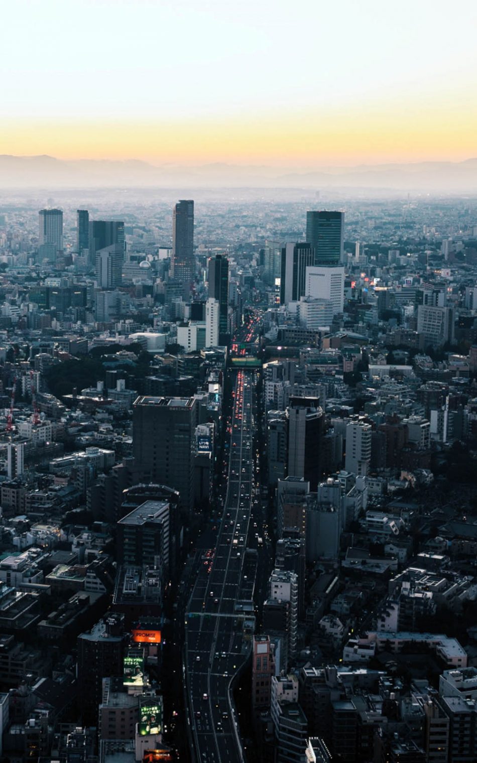 950x1520   Небоскребы Вид на город Минато Япония 4K Ultra HD Mobile Wallpaper