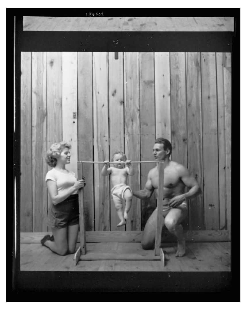 860x1080  Trends International Stanley Kubrick's The Shining - Danny Wall Poster 16.5 \ "x 24.25 \" x .75 \ "Бронзовая рамная версия - Walmart.com