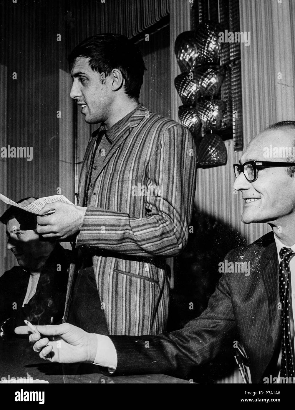 1002x1390  Adriano Celentano -fotos und -bildmaterial в Hoher auflösung -Alamy