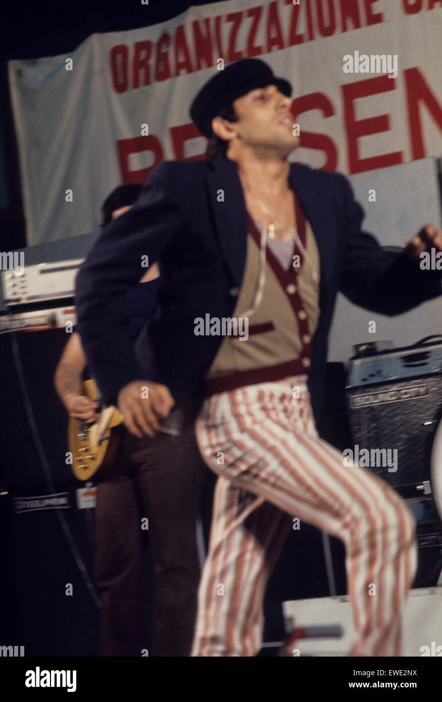 875x1390  Адриано Селентано Фото 19 из 21 фото, обои - Фото № 1316986 - Theplace2