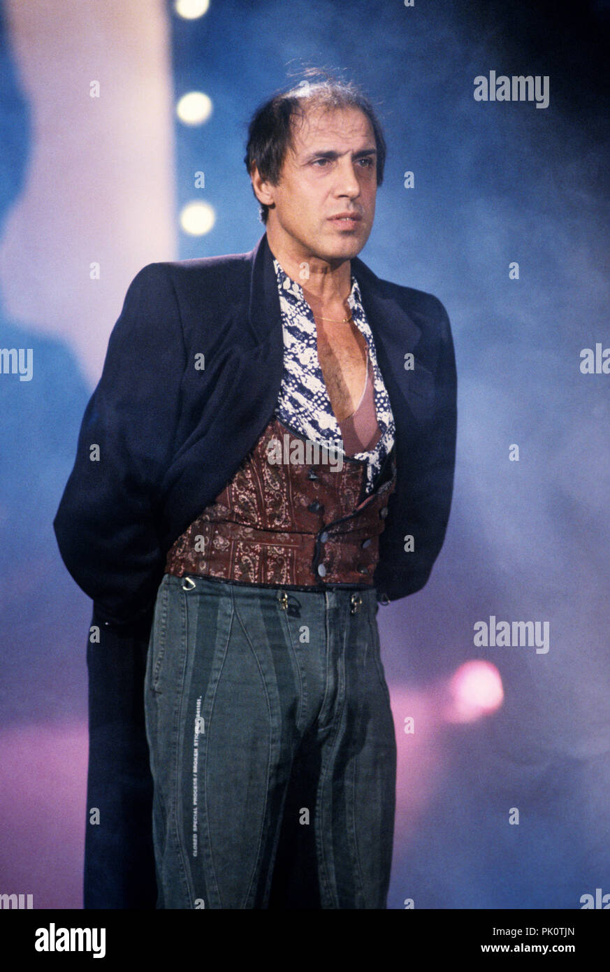 873x1390  Джоан Луи - MA un Giorno Nel Paese Arrivo io di lunedì (1985) - Imdb