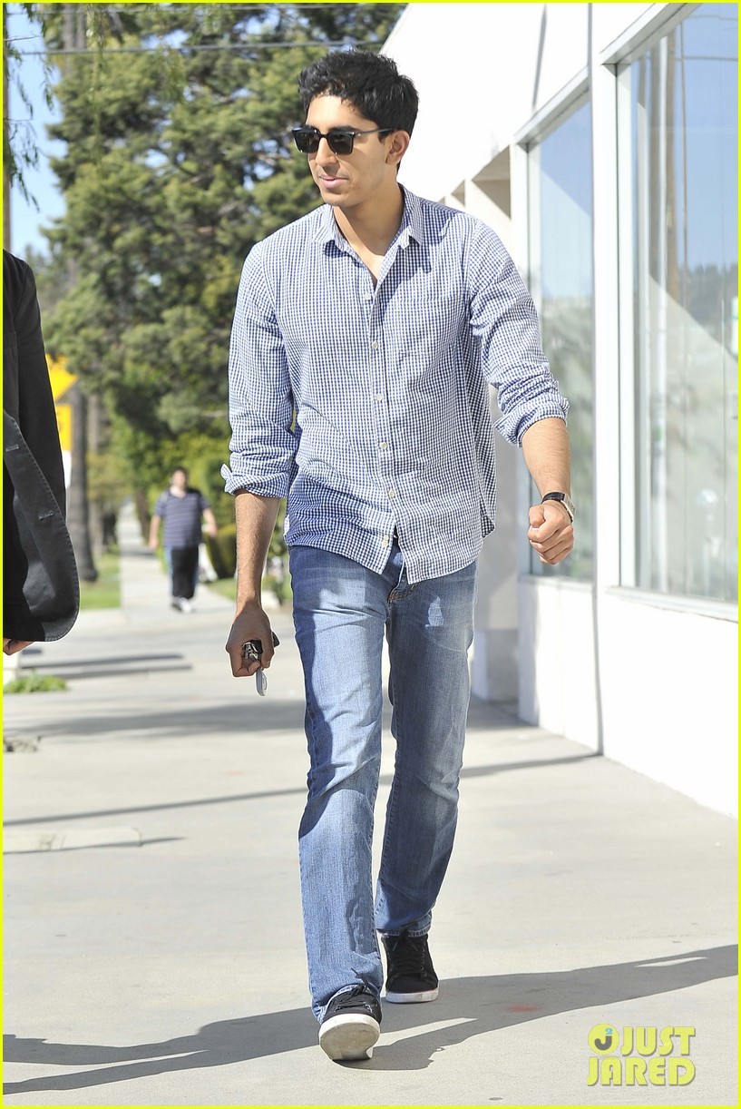 817x1222  Dev Patel Stock Photos, Роялти Dev Patel Images | Депозитфотос