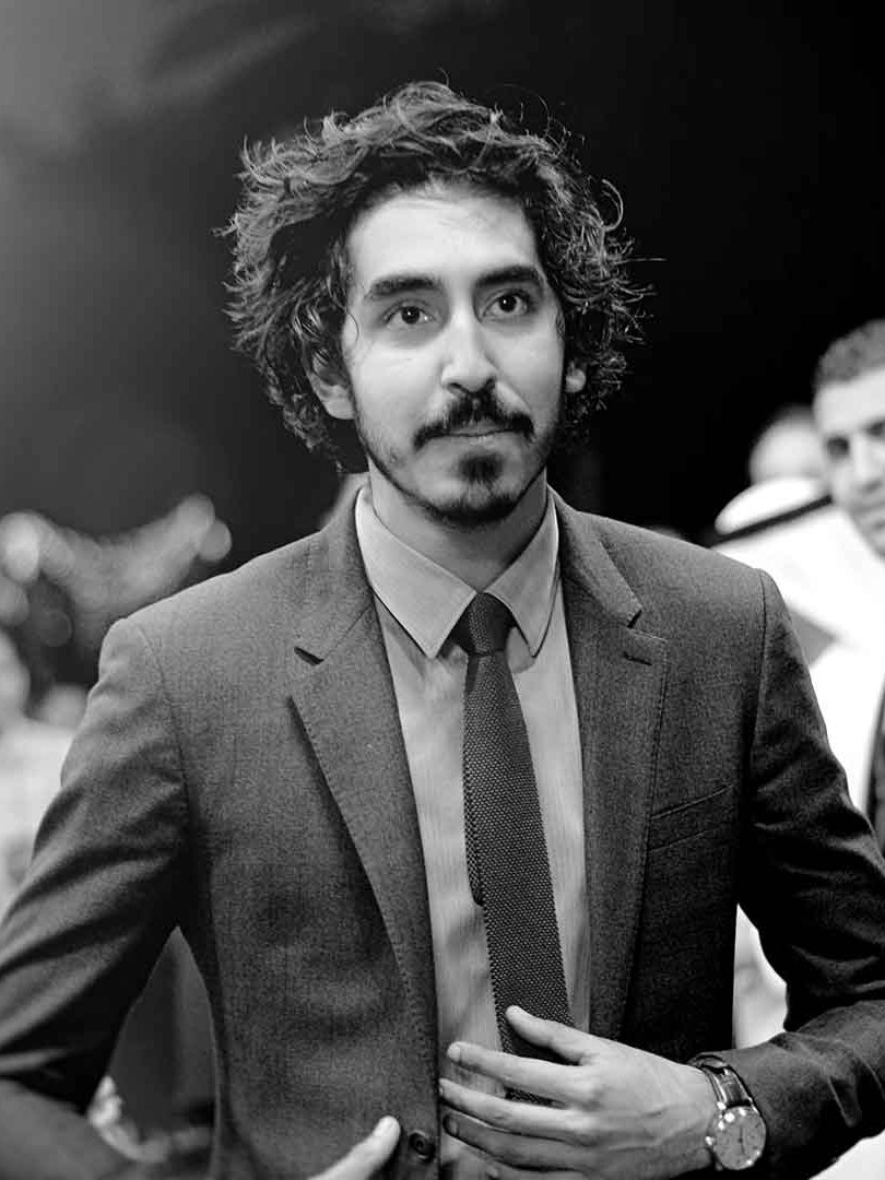 810x1080  Дев Патель Фотографии и фотографии | Фанданго