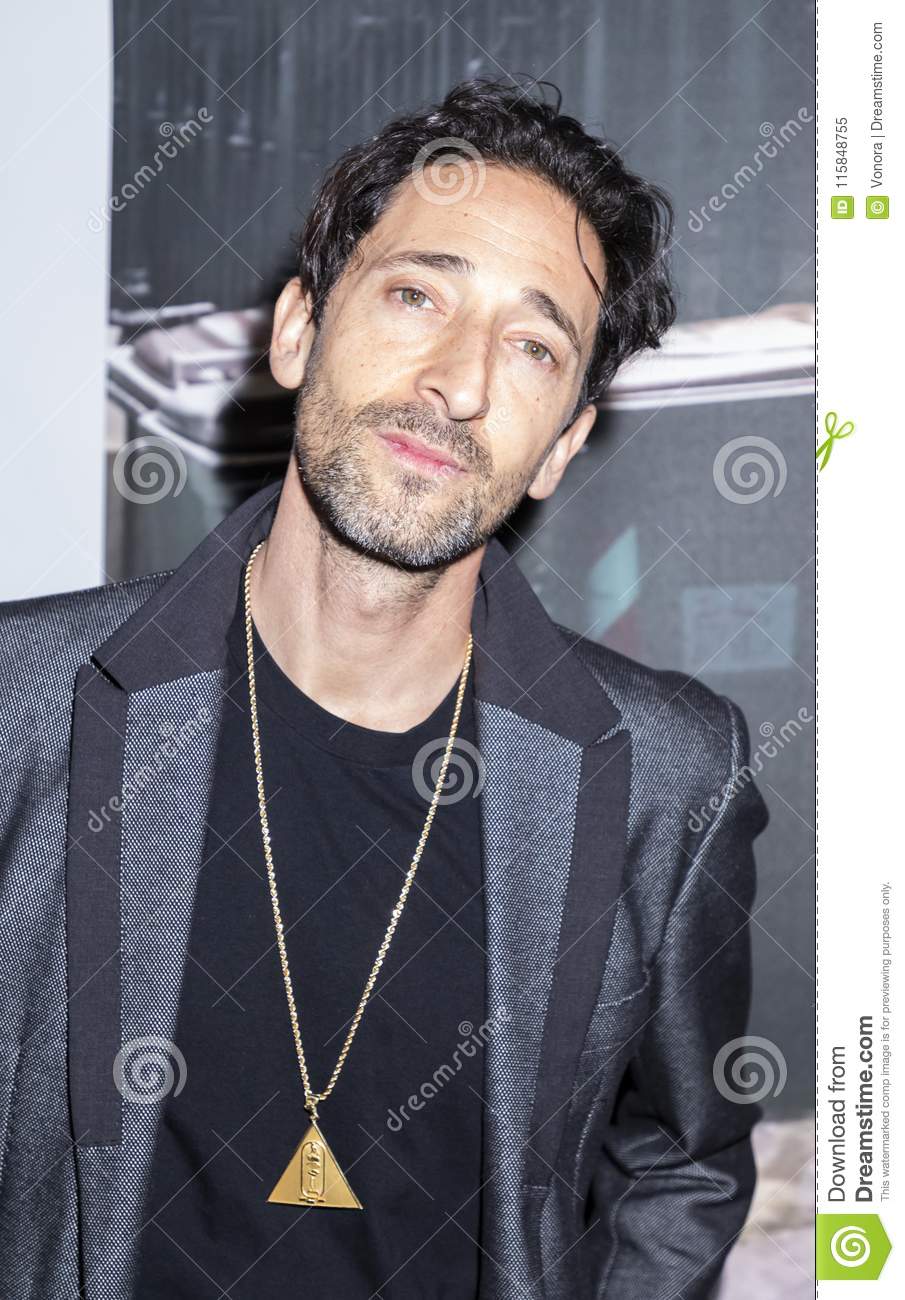 905x1300  Adrien Brody Actor HD настольные обои 100261 - Балтана