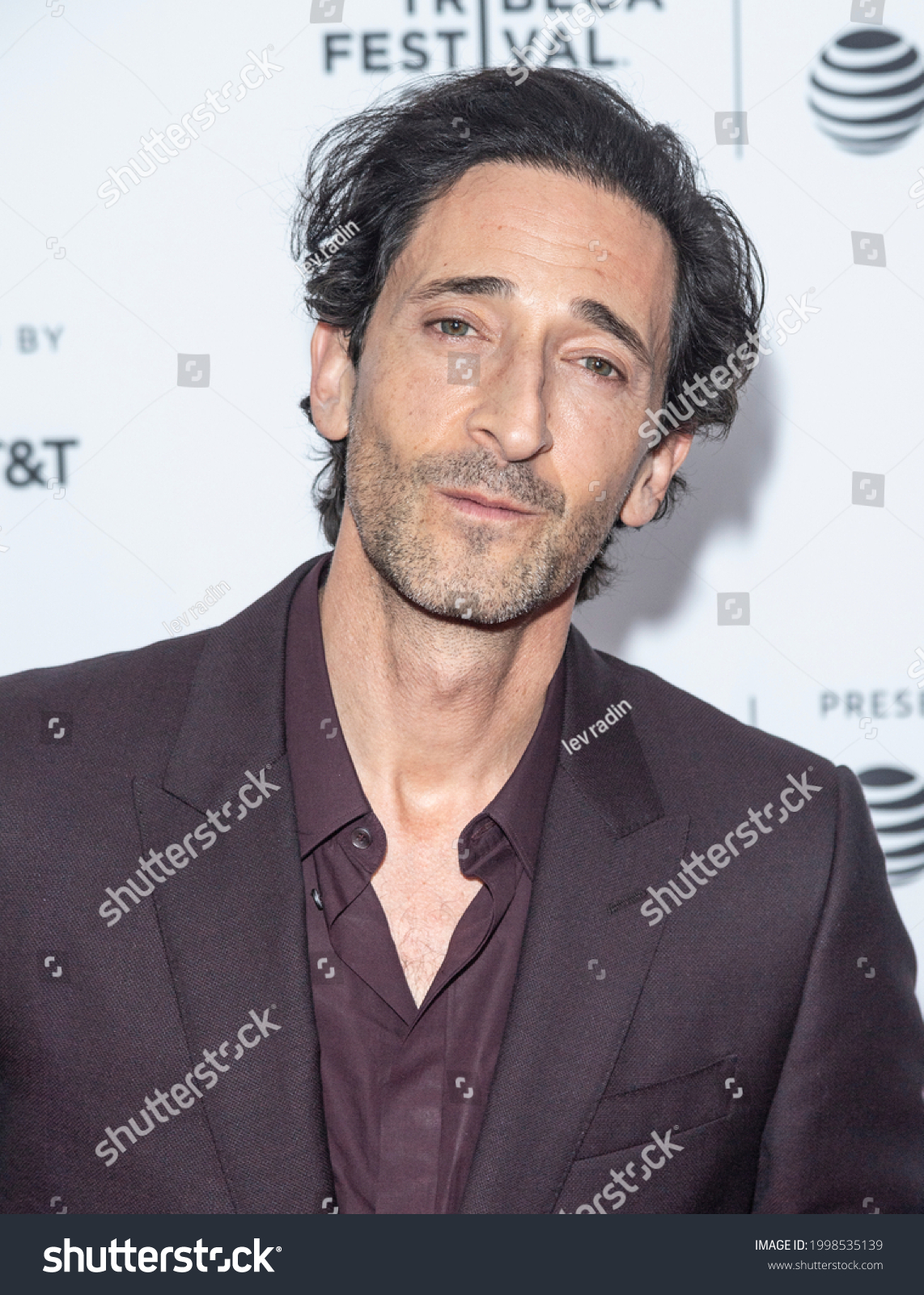 1142x1600  Adrienbrody-Fansite в Твиттере: \ «Новые изображения из \" Air Strike \ "aka: The Bombing-и британский трейлер: https://t.co/talvfbs4zr ... с Брюсом Уиллисом, Ye Liu, Song Seung-heon и Special Flute Адриена Броди. Фильм