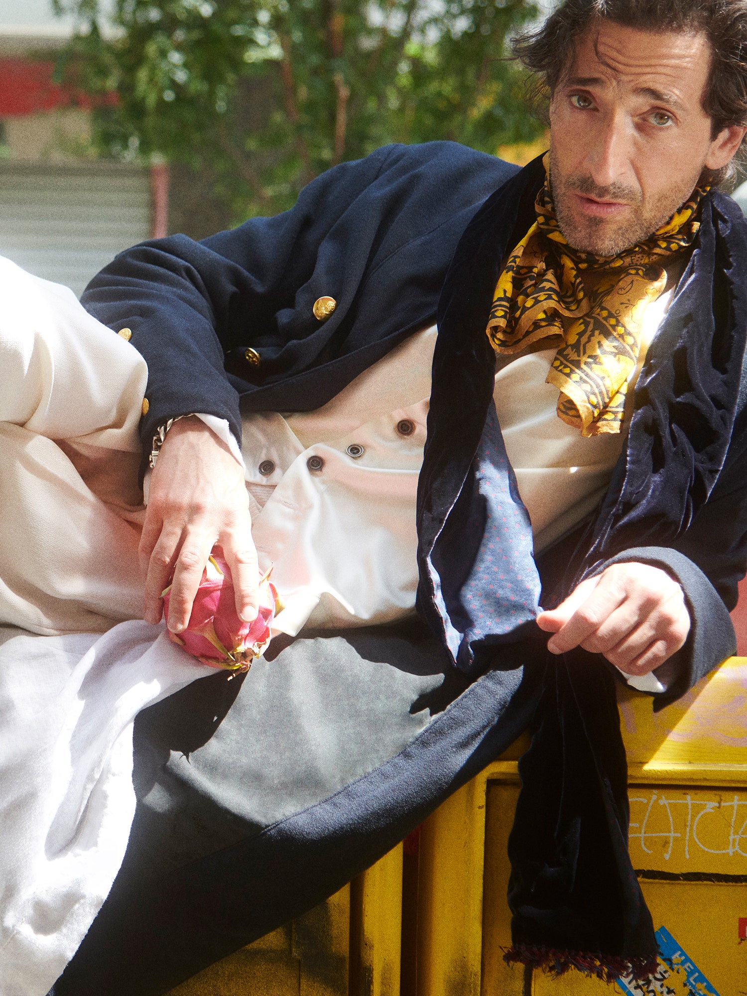 1500x2000  Актер Эдриен Броди на французской диспетчере Уэса Андерсона «Французская