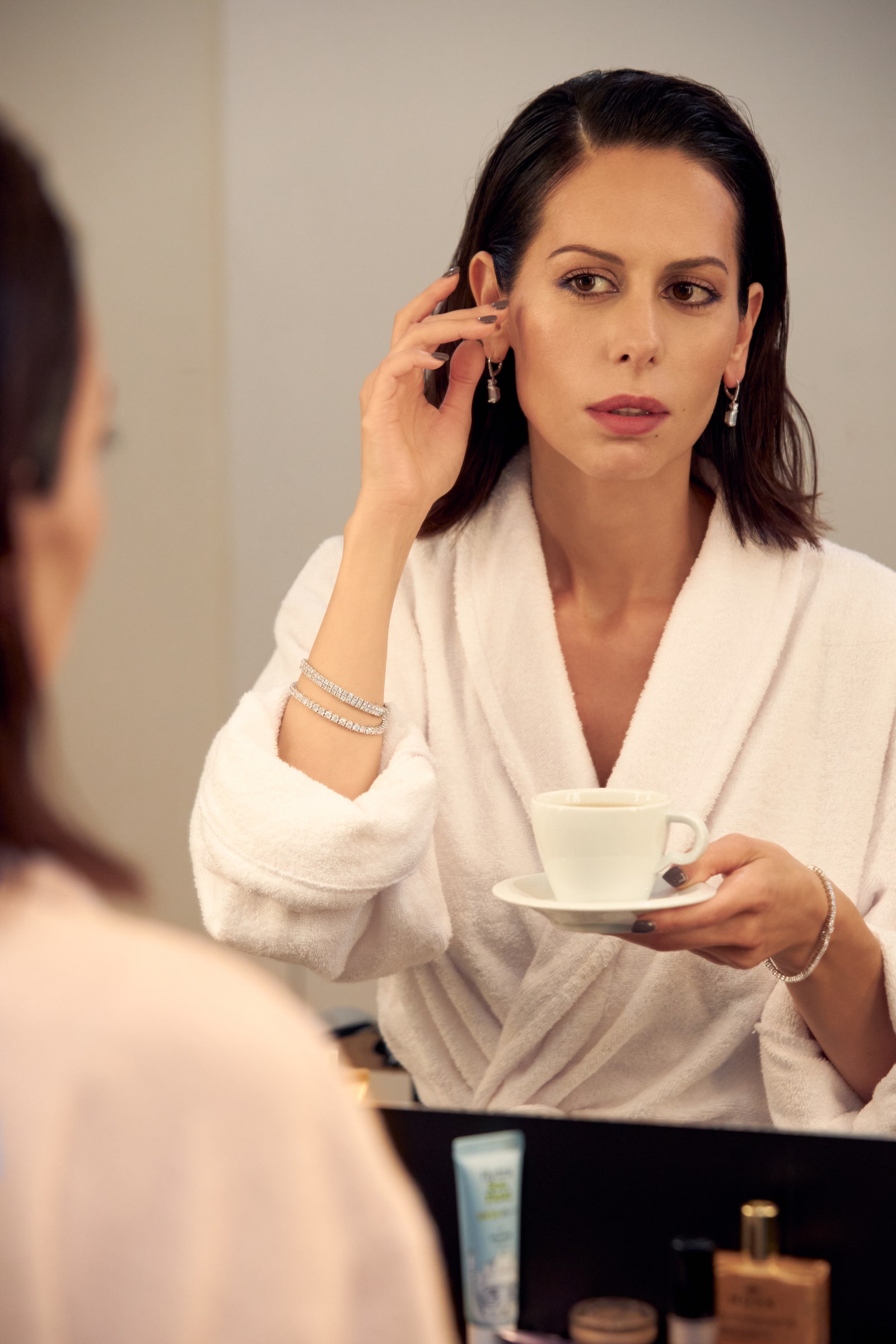 1600x2400  Российские звезды проигнорировали роман Питта и Котийяр - лайфстайл - 22  ноября 2016 - фотографии - Кино-Театр.Ру