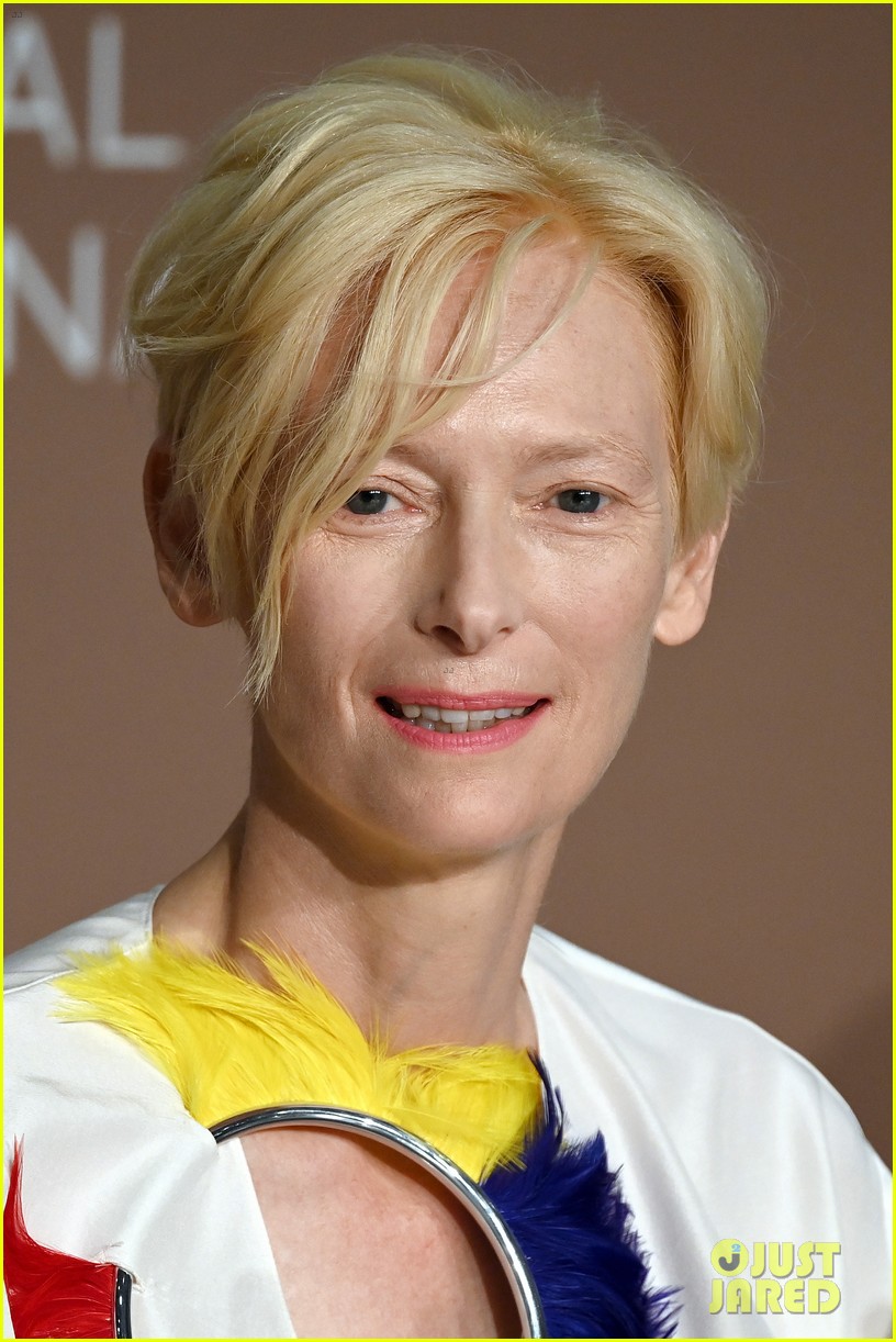 816x1222  Тильда Суинтон, Саймон Филд - Фотографии Тильды Суинтон - Зимбио